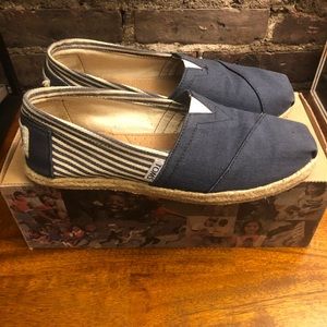 TOMS Classics Navy Linen Rope Sole